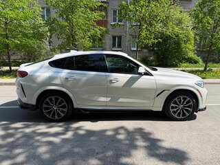 2021 BMW X6 40i III (G06), белый, 6200000 рублей, вид 5
