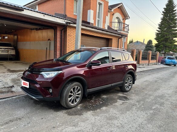 2018 Toyota RAV4 IV (XA40) Рестайлинг, красный, 2650000 рублей