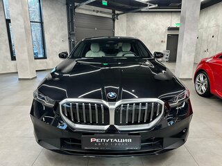 2023 BMW 5 серии 530i xDrive VIII (G60/G61/G68), чёрный, 8250000 рублей, вид 2