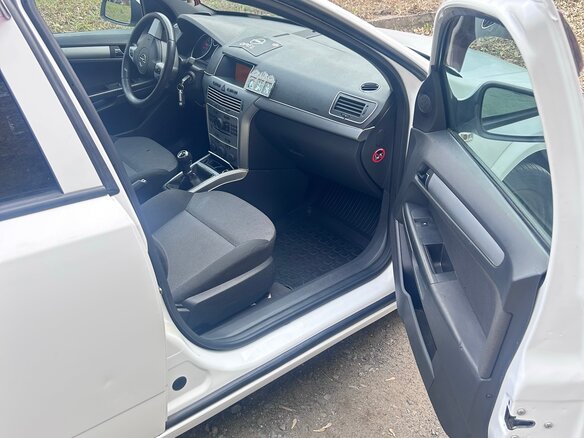 2011 Opel Astra H Рестайлинг, белый, 550000 рублей - вид 5