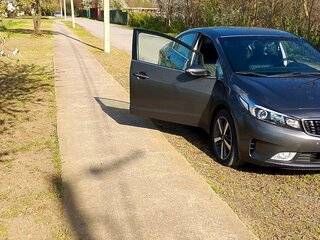 2019 Kia Cerato III Рестайлинг (Classic), серый, 1700000 рублей, вид 3