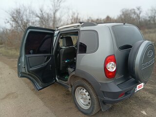 2016 Chevrolet Niva I Рестайлинг, серый, 725000 рублей, вид 4