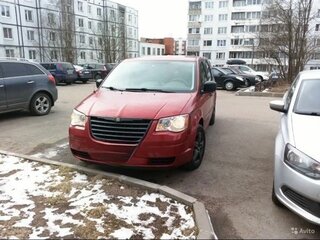 2008 Chrysler Town & Country V, красный, 970000 рублей, вид 2