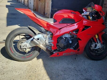 2014 Aprilia RSV4, красный, 1000050 рублей, вид 3