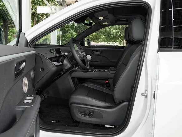 2026 Toyota bZ3X 58.3 kWh, серебристый, 2789000 рублей - вид 9