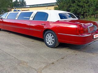 2003 Lincoln Town Car III, красный, 990000 рублей, вид 3
