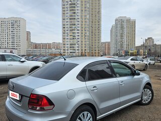 2015 Volkswagen Polo V Рестайлинг, серебристый, 650000 рублей, вид 4