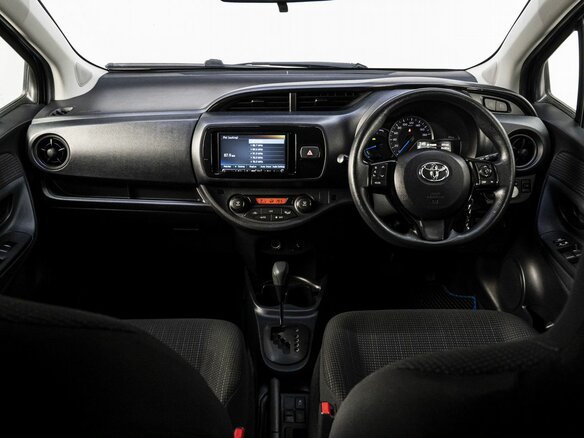 2017 Toyota Vitz III (XP130) Рестайлинг 2, синий, 1239000 рублей - вид 15