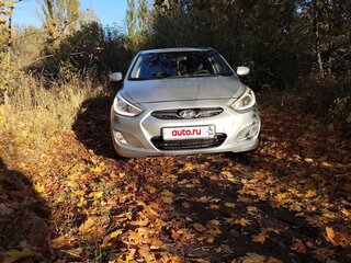 2013 Hyundai Solaris I, серебристый, 800000 рублей, вид 1