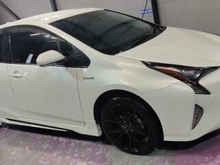 2017 Toyota Prius IV (XW50), белый, 1715000 рублей, вид 2