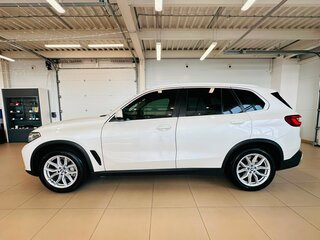 2018 BMW X5 30d IV (G05/G18), белый, 6599900 рублей, вид 3