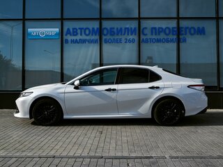 2018 Toyota Camry VIII (XV70), белый, 2325000 рублей, вид 2