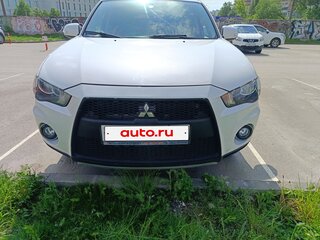 2010 Mitsubishi Outlander II Рестайлинг, белый, 1500000 рублей, вид 3