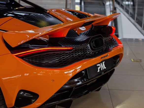 2024 McLaren 750S, оранжевый - вид 16