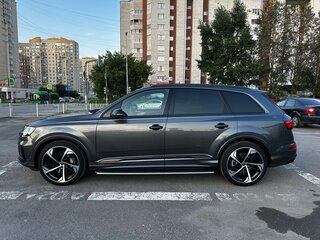 2022 Audi Q7 55 TFSI II (4M) Рестайлинг, серый, 9000000 рублей, вид 5