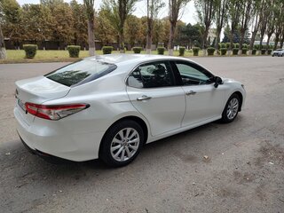 2020 Toyota Camry VIII (XV70), белый, 3500000 рублей, вид 4