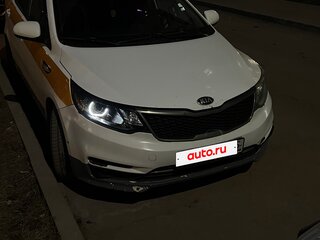 2017 Kia Rio III Рестайлинг, белый, 850000 рублей, вид 4