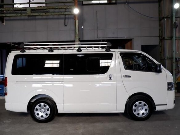 2023 Toyota HiAce H200 Рестайлинг, белый, 4989000 рублей - вид 3