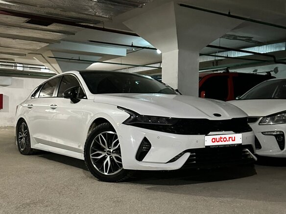 2020 Kia K5 III, белый - вид 3