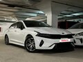 2020 Kia K5 III, белый - вид 3