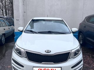 2015 Kia Rio III Рестайлинг, белый, 900000 рублей, вид 2