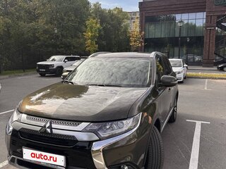 2018 Mitsubishi Outlander III Рестайлинг 2, коричневый, 3000000 рублей, вид 1