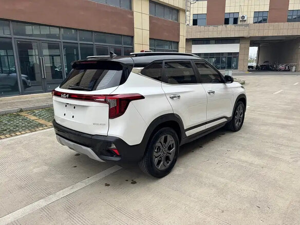 2023 Kia Seltos I Рестайлинг, белый - вид 4