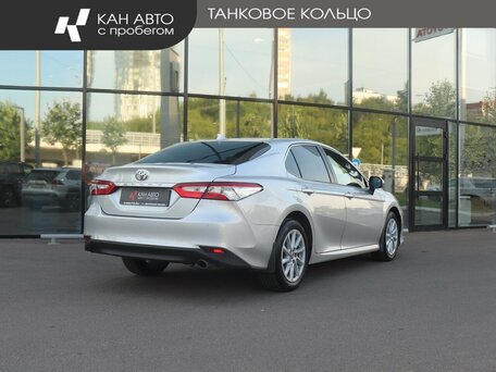 2022 Toyota Camry VIII (XV70) Рестайлинг, серый, 2550000 рублей, вид 3
