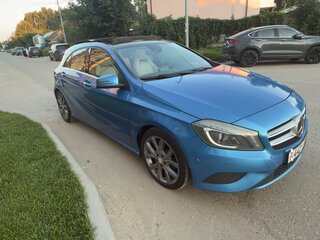 2014 Mercedes-Benz A-Класс 200 III (W176), голубой, 1900000 рублей, вид 2
