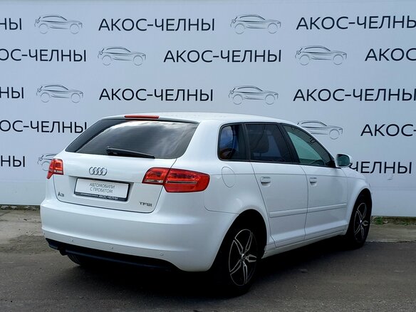 2011 Audi A3 II (8P) Рестайлинг 2, белый - вид 3