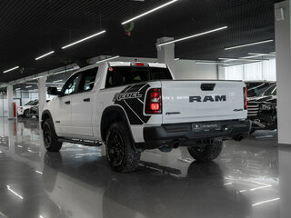 2024 Ram 1500 Crew Cab V Рестайлинг, белый, 6500000 рублей, вид 4