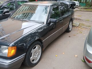 1992 Mercedes-Benz E-Класс 220 I (W124), чёрный, 410000 рублей, вид 2