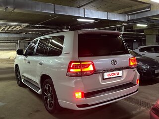 2018 Toyota Land Cruiser 200 Series Рестайлинг 2, белый, 6700000 рублей, вид 2