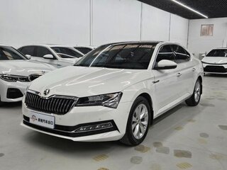 2021 Skoda Superb III Рестайлинг, белый, 1850000 рублей, вид 1