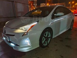 2016 Toyota Prius IV (XW50), белый, 1670000 рублей, вид 4