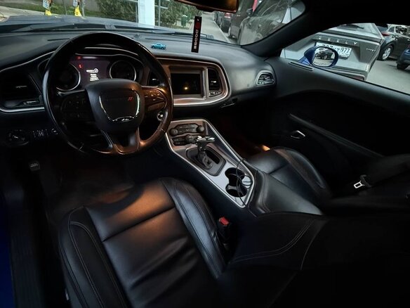 2020 Dodge Challenger III Рестайлинг 2, синий, 3790000 рублей - вид 11