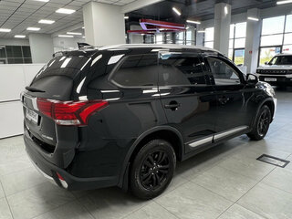 2018 Mitsubishi Outlander III Рестайлинг 2, чёрный, 1850000 рублей, вид 3