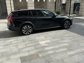 2020 Volvo V60 Cross Country II, чёрный, 2550000 рублей, вид 4