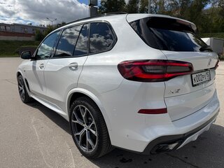 2022 BMW X5 45e IV (G05/G18), белый, 9415000 рублей, вид 3