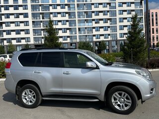 2012 Toyota Land Cruiser Prado 150 Series, серебристый, 2999000 рублей, вид 4