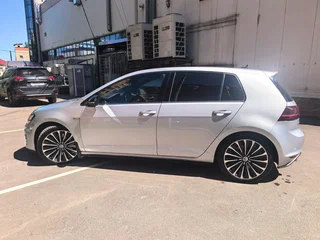 2017 Volkswagen Golf GTI VII, серый, 2350000 рублей, вид 3