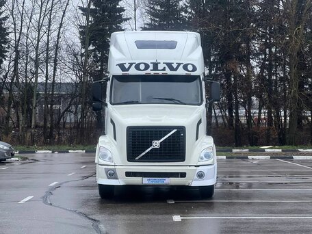2003 Volvo VNL, белый, 1999999 рублей, вид 3