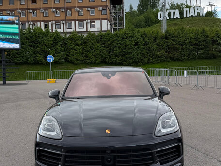 2020 Porsche Cayenne E-Hybrid III, чёрный, 7000000 рублей, вид 3