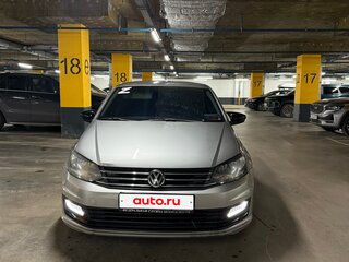 2018 Volkswagen Polo V Рестайлинг, серебристый, 1050000 рублей, вид 2