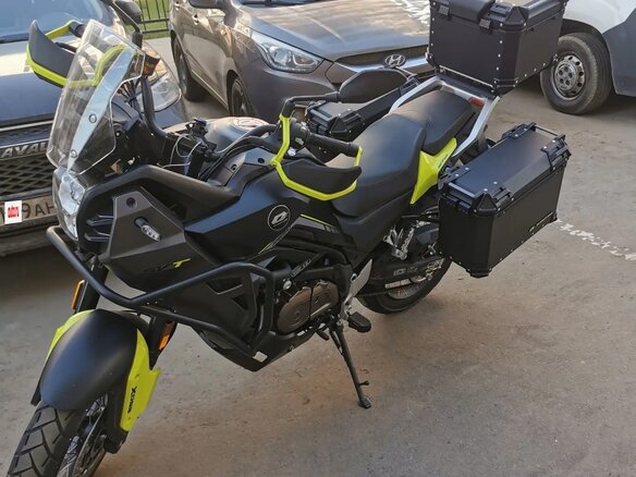 2025 QJMotor SVT 650 X, чёрный, 550000 рублей - вид 2
