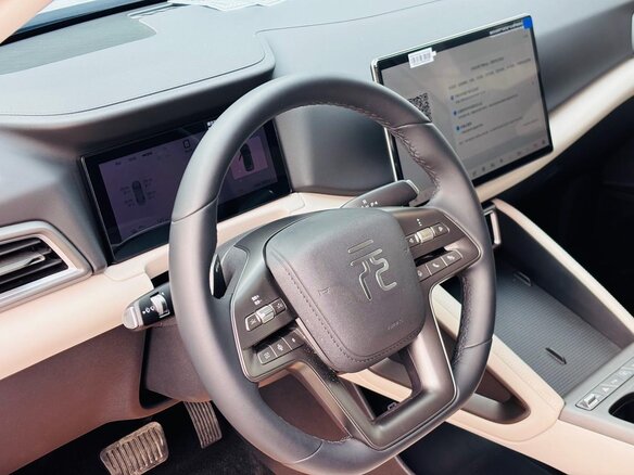 2025 BYD Yuan Up 32 kWh, белый - вид 17