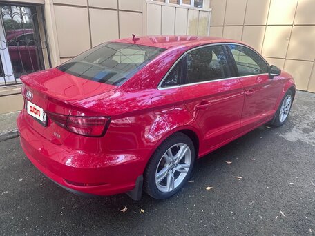 2018 Audi A3 III (8V) Рестайлинг, красный, вид 3