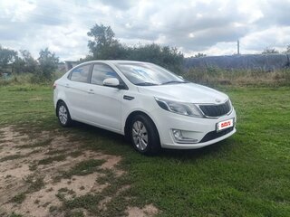2013 Kia Rio 5-speed III, белый, 950000 рублей, вид 3