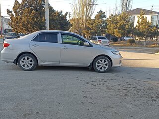 2011 Toyota Corolla X (E140, E150) Рестайлинг, серебристый, 950000 рублей, вид 4