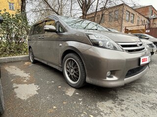2011 Toyota ISis I Рестайлинг, серый, 1400000 рублей, вид 1